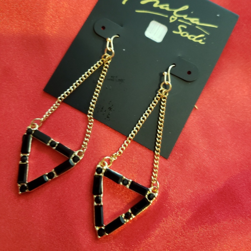 🎁SOLD🎁NWT HEART DRP EARRINGS - Picture 2 of 5
